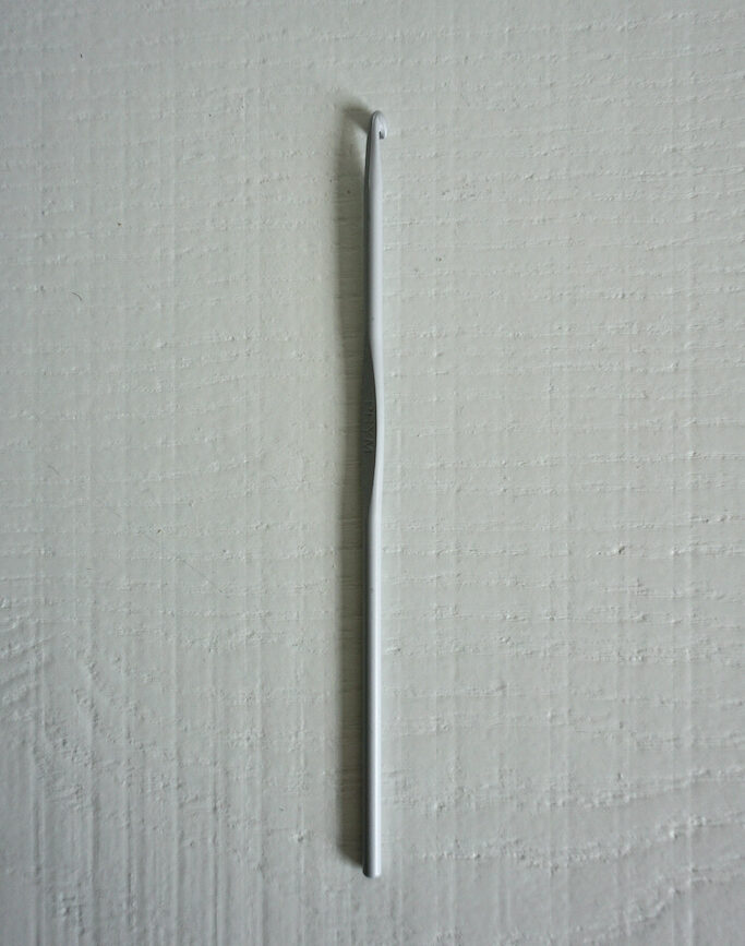 Grijze aluminium haaknaald van KnitPro met een diameter van 3,5 mm