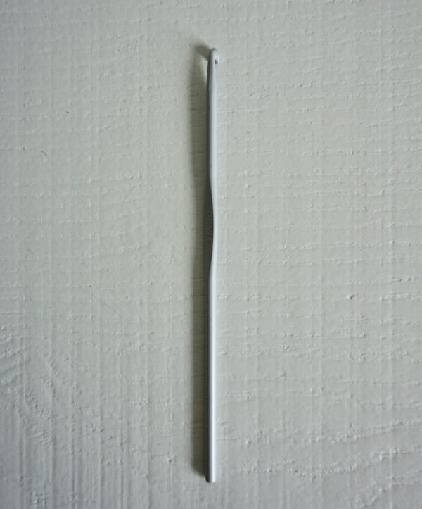 Haaknaald KnitPro 7,5 mm – grijs aluminium Grijze aluminium haaknaald van KnitPro met een diameter van 7,5 mm